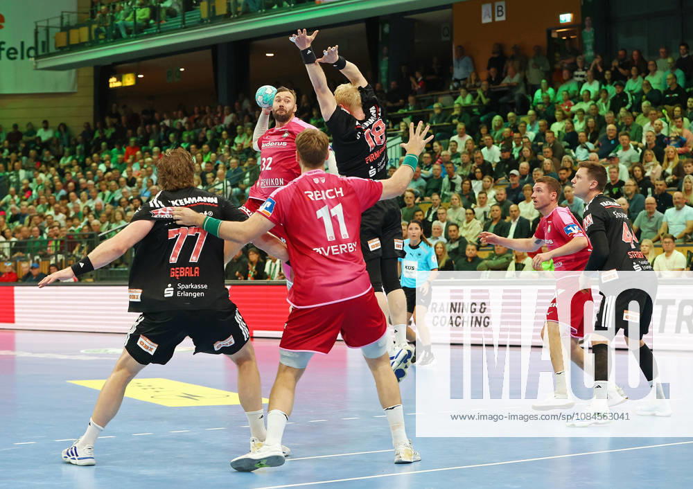 Opel Handball Bundesliga, HSG Wetzlar vs. HC Erlangen: Maciej Gebala (HC Erlangen), Nikolaj Laesö (HSG Wetzlar), Petter Överby (HSG Wetzlar), Sebastian Firnhaber (HC Erlangen), Dominik Mappes (HSG Wetzlar), Christoph Steinert (HC Erlangen); Wetzlar, Buderus Arena, Hesse, Germany, DE