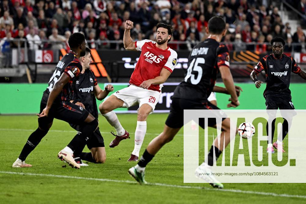 ALKMAAR - Wesley Hoedt of AZ during the Europa League match between AZ Alkmaar and Hapoel Beer-Sheva at the AFAS Stadium on October 15, 2026 in Alkmaar, the Netherlands. OLAF KRAAK ANP ANPxSportx IVx 572540245 originalFilename: 572540245