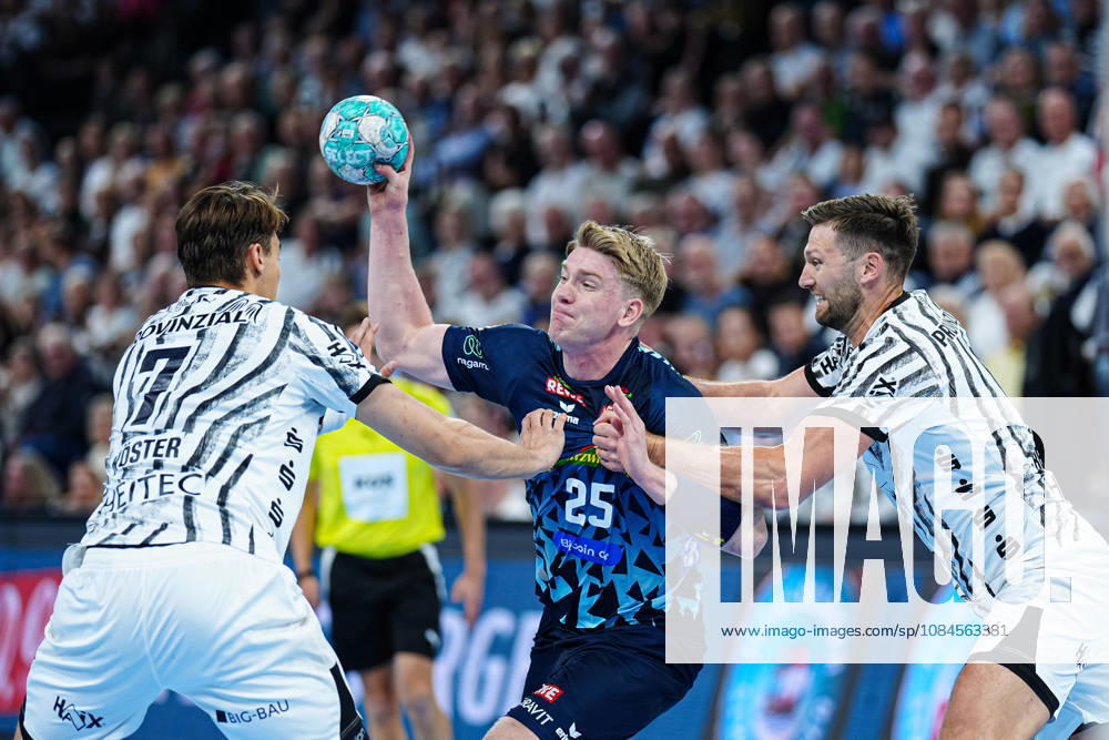Julian Köster, THW Kiel, 07, Haukur Thrastarson, Rhein Neckar Löwen, 25, Harald Reinkind, THW Kiel, 06 GER, THW Kiel vs. Rhein Neckar Löwen, Handball, 1st Bundesliga, Matchday 9, 2026–2027 Season, October 15, 2026 GER, THW Kiel vs. Rhein Neckar Löwen, Handball, 1st Bundesliga, Matchday 9, 2026–2027 Season, October 15, 2026 Kiel