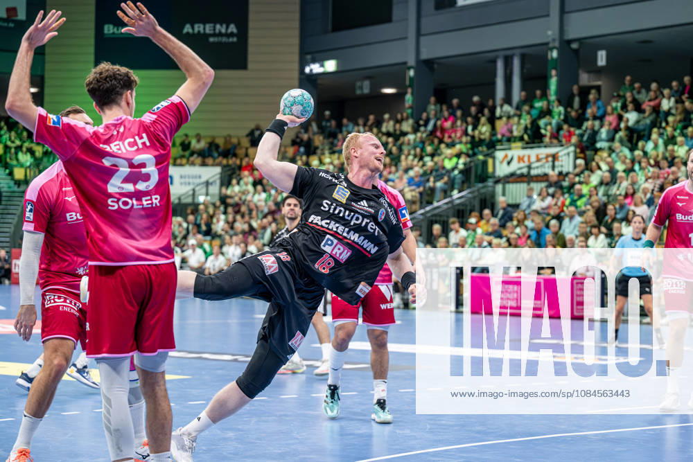 OPEL Handball Bundesliga: HSG Wetzlar vs. HC Erlangen, 15 10 26; Sebastian Firnhaber (HC Erlangen), 18; Marti Soler (HSG Wetzlar), 23; OPEL Handball Bundesliga: HSG Wetzlar vs. HC Erlangen, Wetzlar, 15 10 26