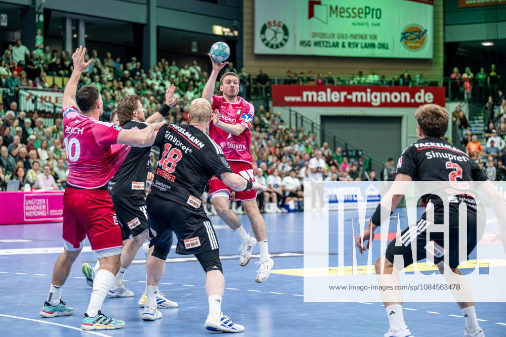 OPEL Handball Bundesliga: HSG Wetzlar vs. HC Erlangen, 15 10 26; Dominik Mappes (HSG Wetzlar), 7; Frieder Bandlow (HC Erlangen), 2; Sebastian Firnhaber (HC Erlangen), 18; Maciej Gebala (HC Erlangen), 77, Josip Simic HSG Wetzlar, 10 OPEL Handball Bundesliga HSG Wetzlar vs. HC Erlangen Wetzlar, 15 10 26