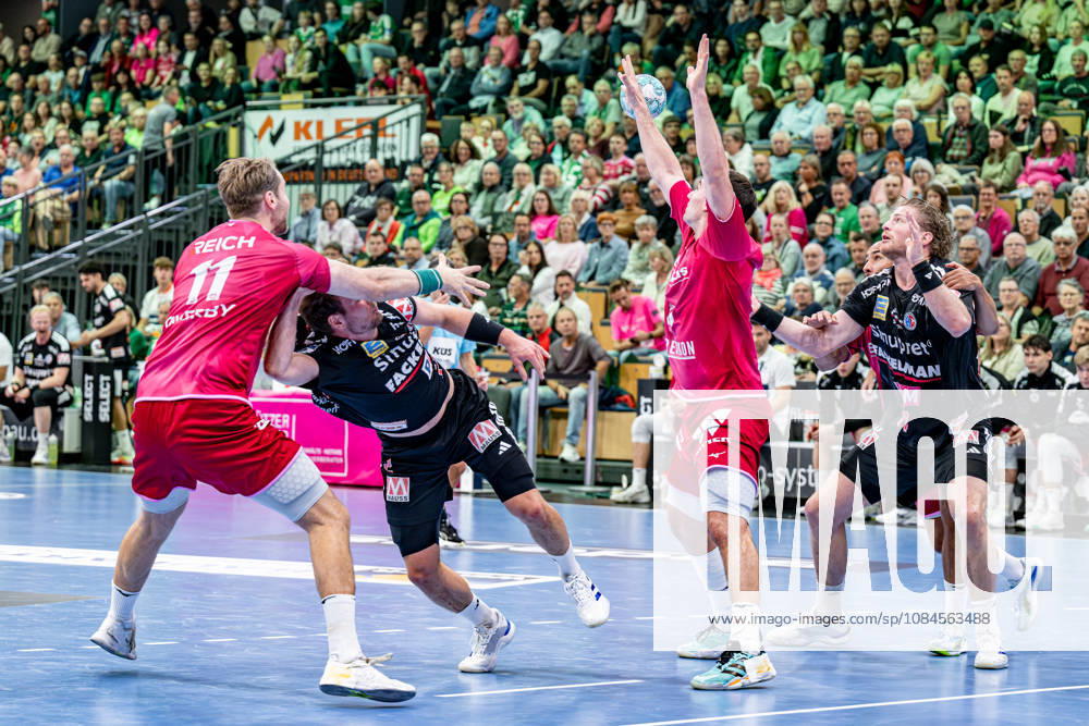 OPEL Handball Bundesliga: HSG Wetzlar vs. HC Erlangen, October 15, 2026; Maciej Gebala, HC Erlangen, 77, Petter Oeverby, HSG Wetzlar, 11, Eloy Morante Maldonado, HC Erlangen, 22, Josip Simic, HSG Wetzlar, 10 OPEL Handball Bundesliga HSG Wetzlar vs. HC Erlangen, Wetzlar, 15 10 26