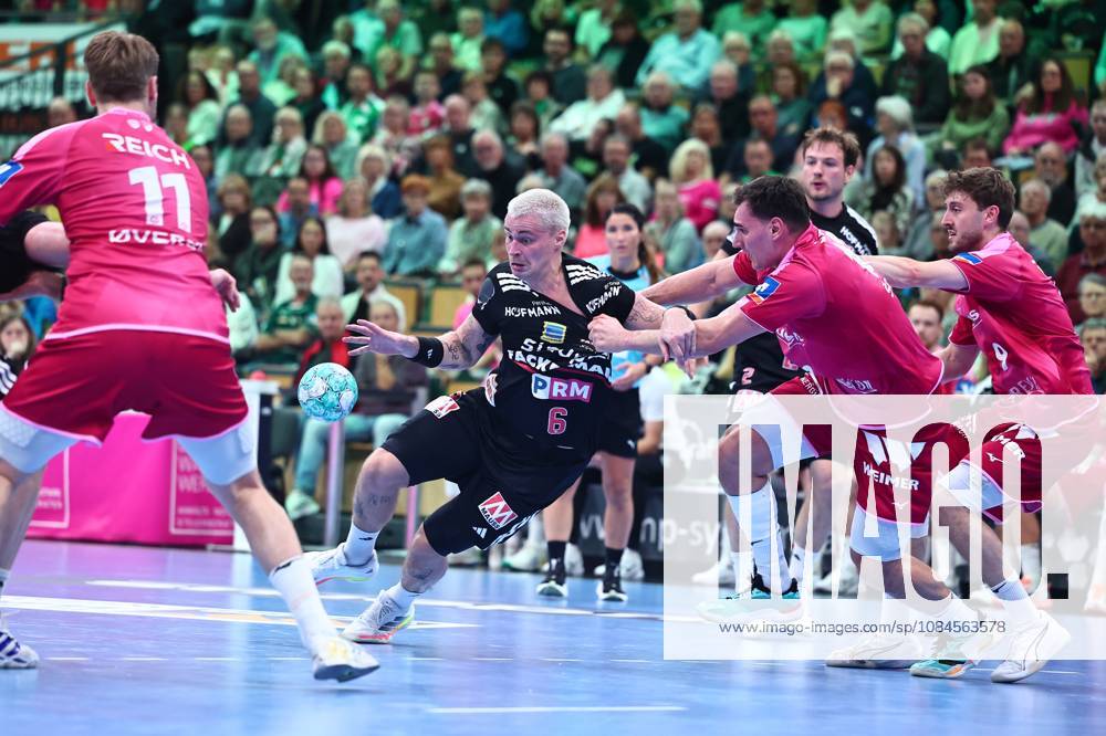 Marek Nissen (HC Erlangen), No. 06, in a one-on-one battle with Josip Simic (HSG Wetzlar), GER; HSG Wetzlar vs. HC Erlangen, Handball, Opel Handball Bundesliga, Matchday 9, 2026–2027 season, October 15, 2026, GER, HSG Wetzlar vs. HC Erlangen, Handball, Opel Handball Bundesliga, Matchday 9, 2026–2027 season, October 15, 2026, Wetzlar
