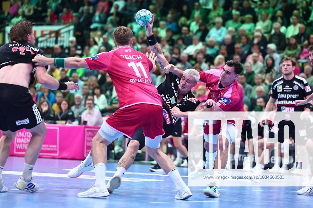 Marek Nissen (HC Erlangen, No. 06) in a one-on-one battle with Petter Oeverby (HSG Wetzlar, left) and Josip Simic (HSG Wetzlar, GER), HSG Wetzlar vs. HC Erlangen, Handball, Opel Handball Bundesliga, Matchday 9, 2026–2027 season, October 15, 2026, Germany, HSG Wetzlar vs. HC Erlangen, Handball, Opel Handball Bundesliga, Matchday 9, 2026–2027 season, October 15, 2026, Wetzlar