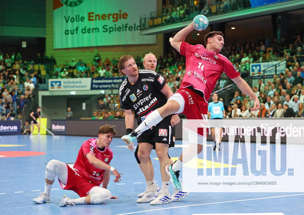 Opel Handball Bundesliga, HSG Wetzlar vs. HC Erlangen: Paul Kompenhans (HSG Wetzlar), Maciej Gebala (HC Erlangen), Sebastian Firnhaber (HC Erlangen), Josip Simic (HSG Wetzlar); Wetzlar, Buderus Arena, Hesse, Germany, DE