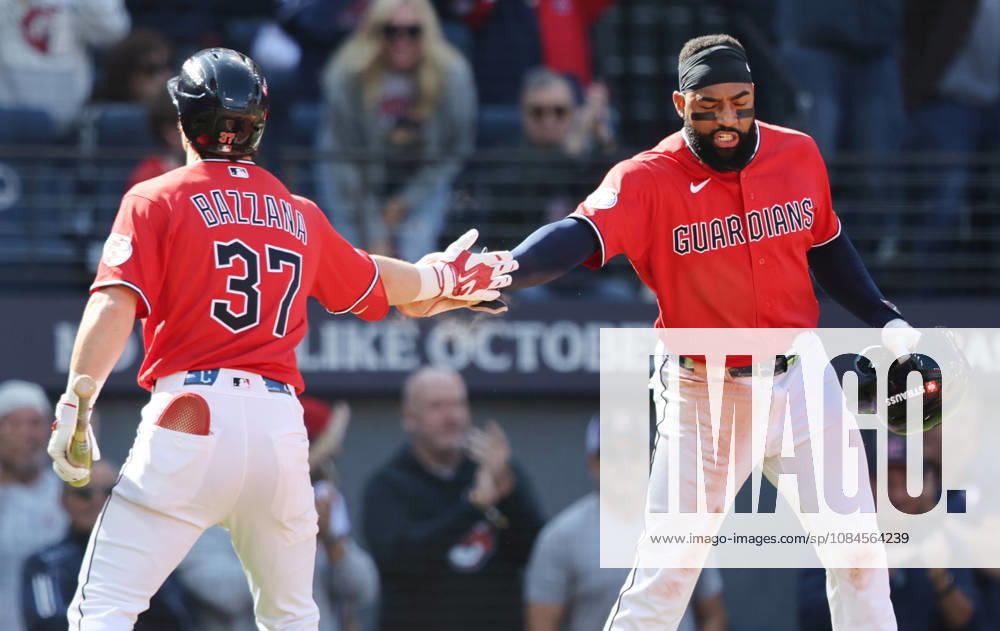 Cleveland Guardians Jo Adell (R) is congratulated by Travis Bazzana (37) after scoring on a double by Nathaniel Lowe in the second inning of game three of the MLB, Baseball Herren, USA American League Championship Series at Progressive Field in Cleveland, Ohio, on Thursday, October 15, 2026. CLE20261015714 AARONxJOSEFCZYK