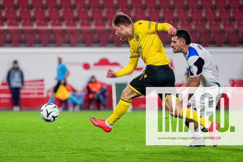Aki Samuelsen of Mjällby and Anwar Hernández of Inter Club d Escaldes during the UEFA Conference League soccer match between Mjällby and Inter Club d Escaldes on October 15, 2026 in Helsingborg. Photo by Christoffer Borg Mattisson, BILDBYRÅN COP 261 CB0562 soccer football fotball UEFA Conference League Conference League Mjällby in BBENG soccer football fotball UEFA Conference League Conference League Mjällby in BBENG