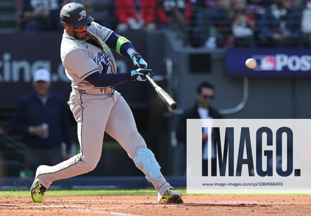 Tampa Bay Rays designated hitter Yandy Diaz (2) hits a double against the Cleveland Guardians in the fourth inning of game three of the MLB, Baseball Herren, USA American League Championship Series at Progressive Field in Cleveland, Ohio, on Thursday, October 15, 2026. CLE20261015720 AARONxJOSEFCZYK