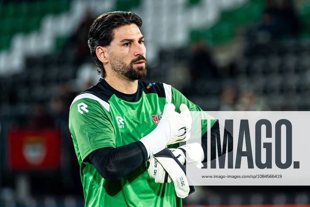 NIJMEGEN - Goalkeeper Gonzalo Crettaz of NEC Nijmegen prior to the UEFA Europa League match between NEC Nijmegen and Levski Sofia at the Goffertstadion on October 15, 2026 in Nijmegen, the Netherlands. KEVIN SENDERS ANP UEFA Europa League 2026 27 ANPxSportx xMarcelxterxBalsxIVx 572546036 originalFilename: 572546036