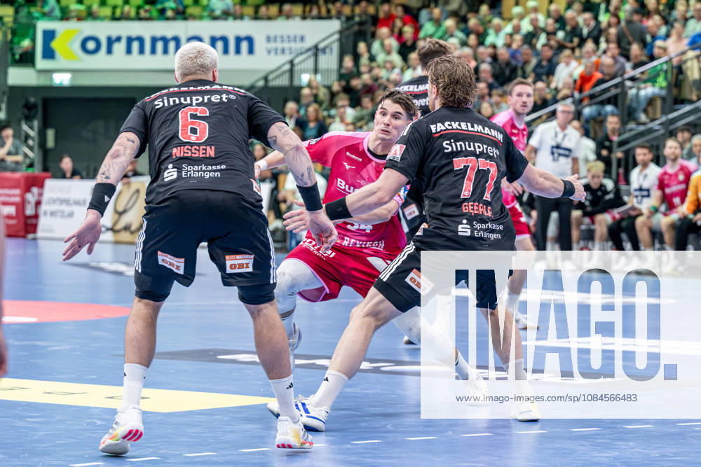 OPEL Handball Bundesliga: HSG Wetzlar vs. HC Erlangen, 15 10 26 Paul Kompenhans (HSG Wetzlar), 34, Marek Nissen, HC Erlangen, 6, Maciej Gebala, HC Erlangen, 77 OPEL Handball Bundesliga HSG Wetzlar vs. HC Erlangen, Wetzlar, 15 10 26