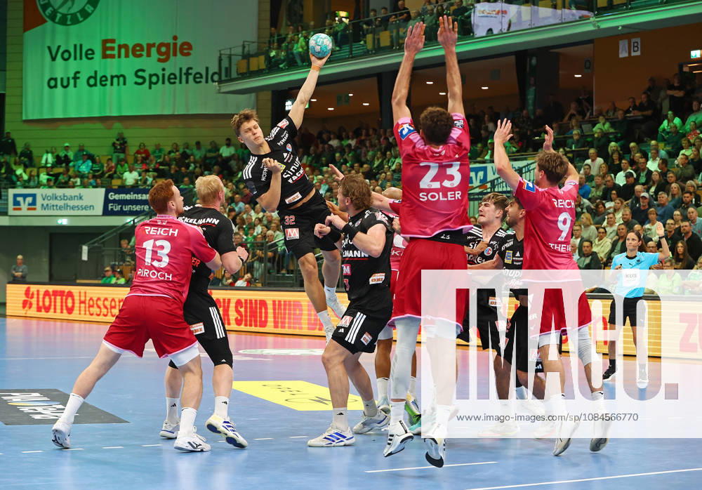 Opel Handball Bundesliga, HSG Wetzlar vs. HC Erlangen: Tomas Piroch (HSG Wetzlar), Marek Nissen (HC Erlangen), Maxim Lochmann (HC Erlangen), Maciej Gebala (HC Erlangen), Marti Soler (HSG Wetzlar), Niklas Theiß, HSG Wetzlar, Wetzlar, Buderus Arena, Hesse, Germany, DE