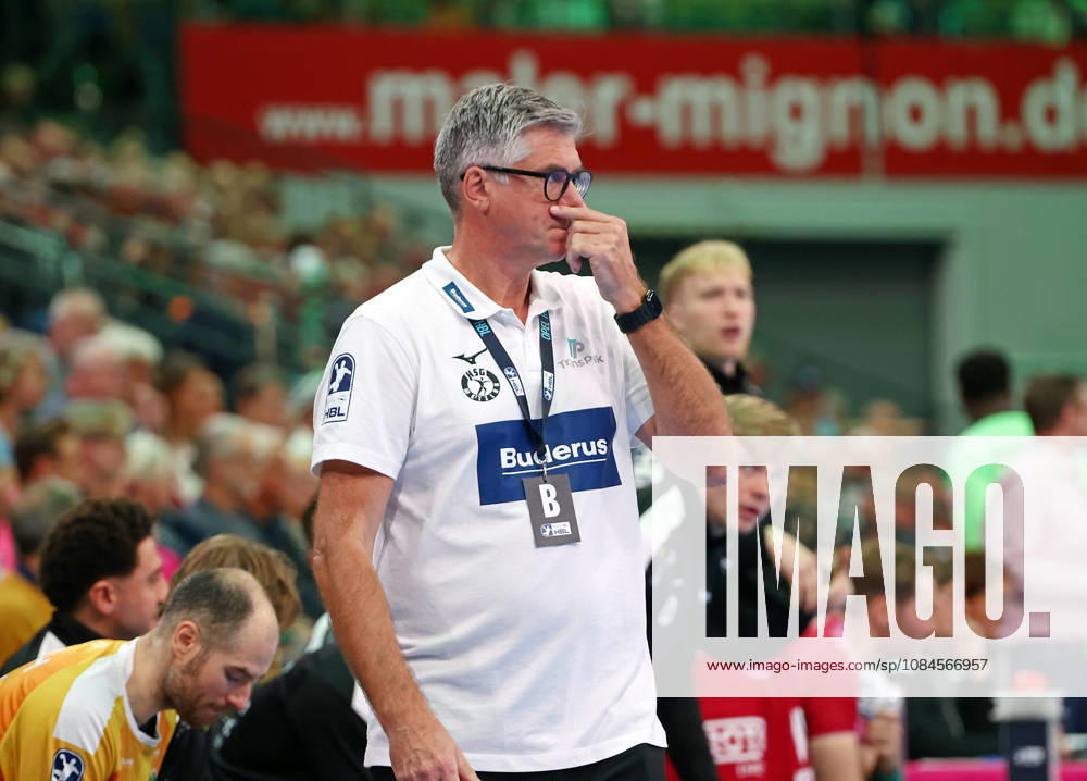 Opel Handball Bundesliga, HSG Wetzlar vs. HC Erlangen, Coach Runar Sigtryggsson, HSG Wetzlar disappointed, looking disappointed, Wetzlar Buderus Arena, Hesse, Germany, DE