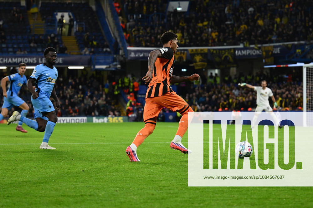 Vinicius Tobias of FC Shakhtar Donetsk during the UEFA Champions League 2026 27 League Phase MD2 match between FC Shakhtar Donetsk and AEK Athens at Stamford Bridge on October 14, 2026 in London, England. (Photo by Yaroslav Dunka Sports Press Photo)
