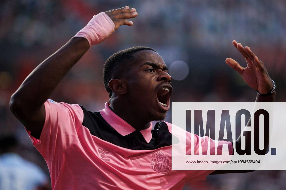 Noah Sadiki of Sunderland pumps up the Sunderland fans Torreense v Sunderland, UEFA Europa League, Football, Estadio Dr. Magalhaes Pessoa, Leiria, Portugal - 15 Oct 2026Leiria Estadio Dr. Magalhaes Pessoa Portugal
