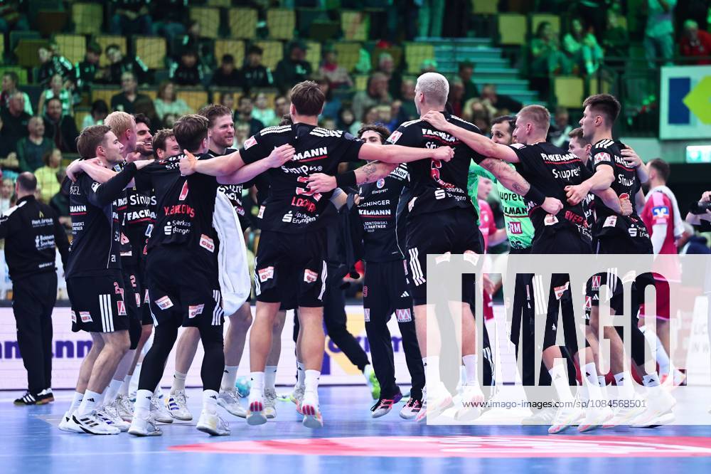 The HC Erlangen team celebrates its victory in Wetzlar, Germany: HSG Wetzlar vs. HC Erlangen, handball, Opel Handball Bundesliga, Matchday 9, 2026–2027 season, October 15, 2026, Germany, HSG Wetzlar vs. HC Erlangen, Handball, Opel Handball Bundesliga, Matchday 9, 2026–2027 season, October 15, 2026, Wetzlar