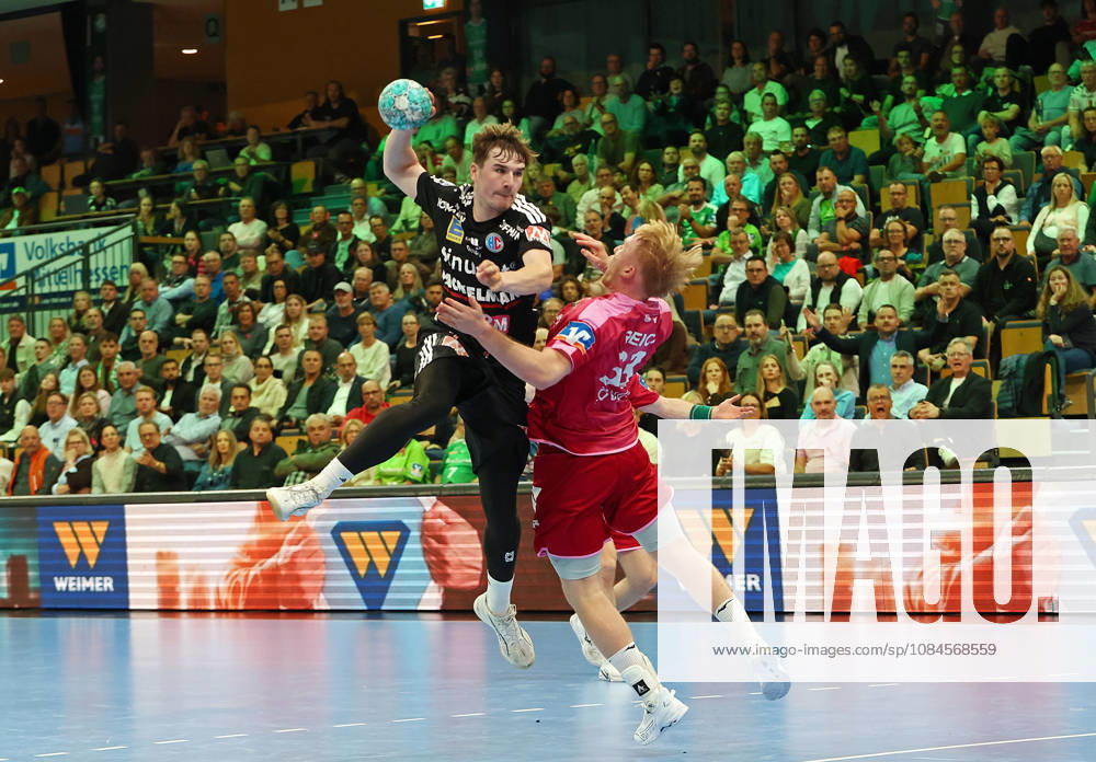Opel Handball Bundesliga, HSG Wetzlar vs. HC Erlangen, Yannik Bialowas (HC Erlangen), Georg Löwen (HSG Wetzlar), Buderus Arena, Wetzlar, Hesse, Germany, DE