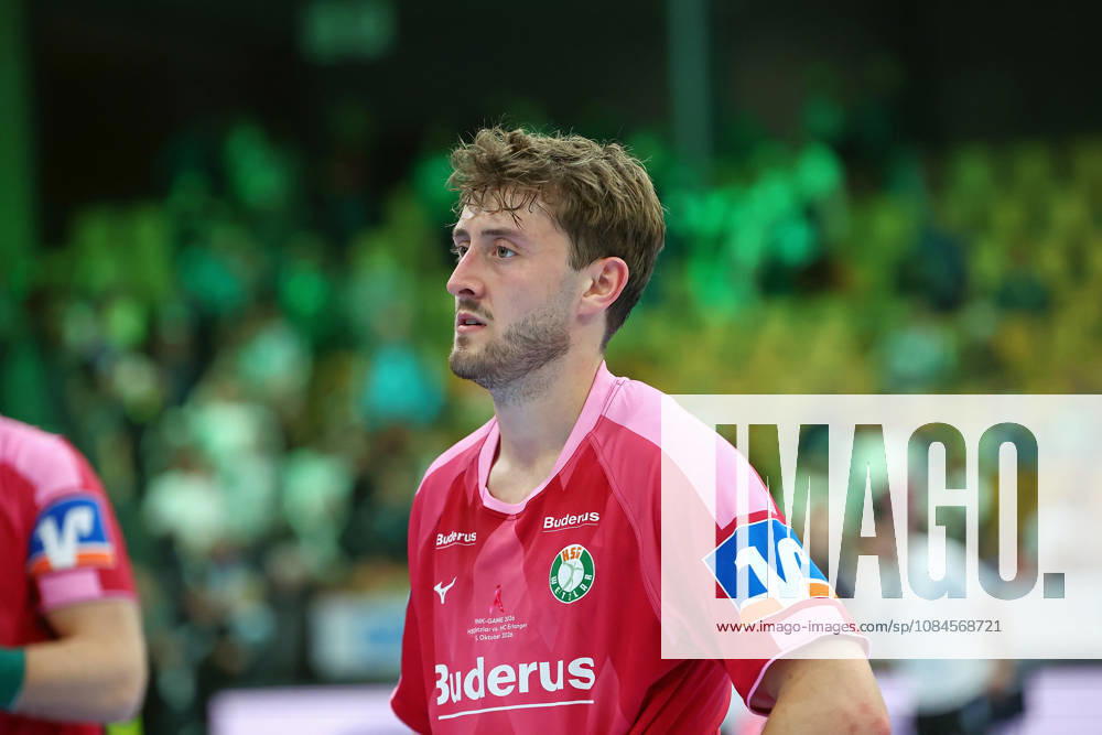 Handball, Opel Handball Bundesliga, HSG Wetzlar vs. HC Erlangen, Niklas Theiß, HSG Wetzlar looks disappointed after the loss to Erlangen, Wetzlar, Buderus Arena, Hesse, Germany, DE