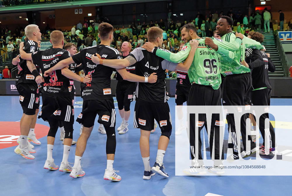 Opel Handball Bundesliga, HSG Wetzlar vs. HC Erlangen The HC Erlangen players celebrate their 34–30 victory in Wetzlar Wetzlar Buderus Arena Hesse Germany DE
