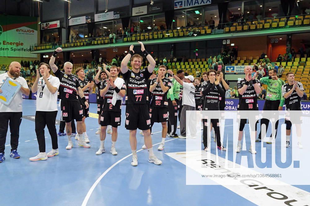 Opel Handball Bundesliga, HSG Wetzlar vs. HC Erlangen The HC Erlangen players celebrate their 34–30 victory in Wetzlar Wetzlar Buderus Arena Hesse Germany DE