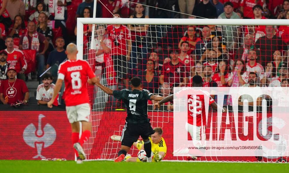 Celtic goalkeeper Viljami Sinisalo denies Jhon Duran of Benfica Benfica v Celtic, UEFA Europa League, Football, Estadio da Luz, Lisbon, Portugal - 15 Oct 2026Lisbon Estadio da Luz Portugal
