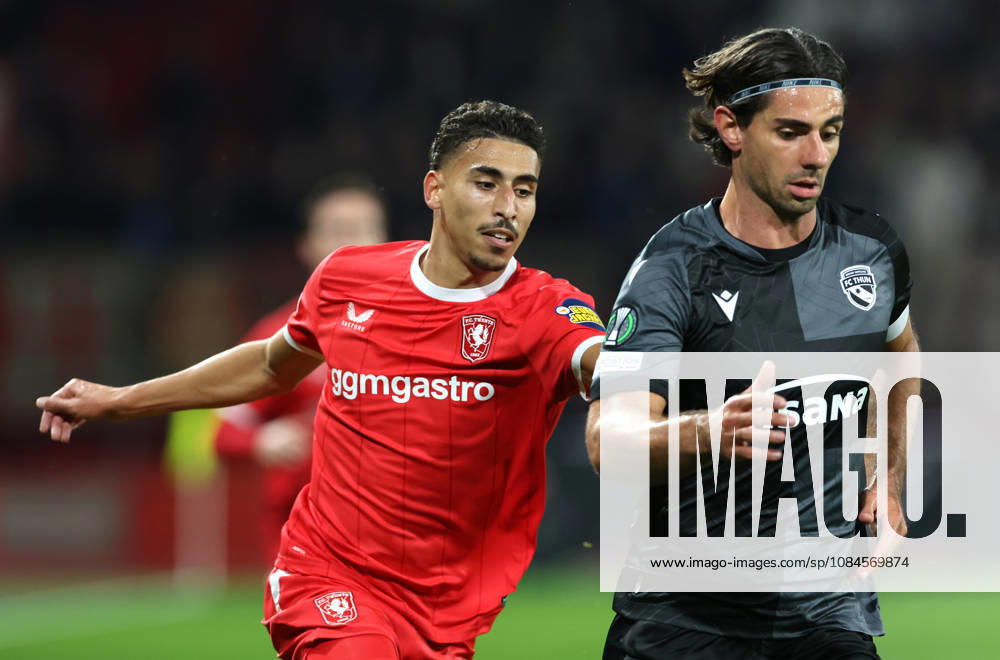 ENSCHEDE FC Twente forward Younes Taha and FC Thun defender Jan Bamert during the UEFA Conference League match between FC Twente and FC Thun at Grolsch Veste on October 15, 2026, in Enschede, the Netherlands. PETER LOUS EYE4IMAGES DeFodi Images