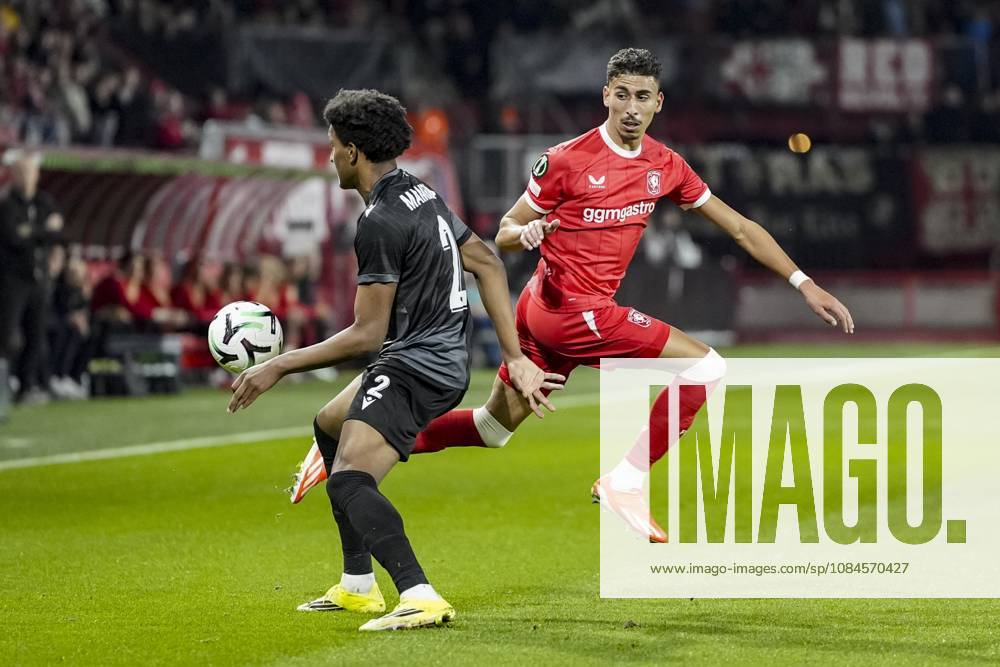 ENSCHEDE - (lr) Olivier Mambwa of FC Thun and Younes Taha of FC Twente during the Conference League match between FC Twente and FC Thun at De Grolsch Veste stadium on 15 October 2026 in Enschede, the Netherlands. TOBIAS KLEUVER ANP ANPxSportx IVx 572552600 originalFilename: 572552600