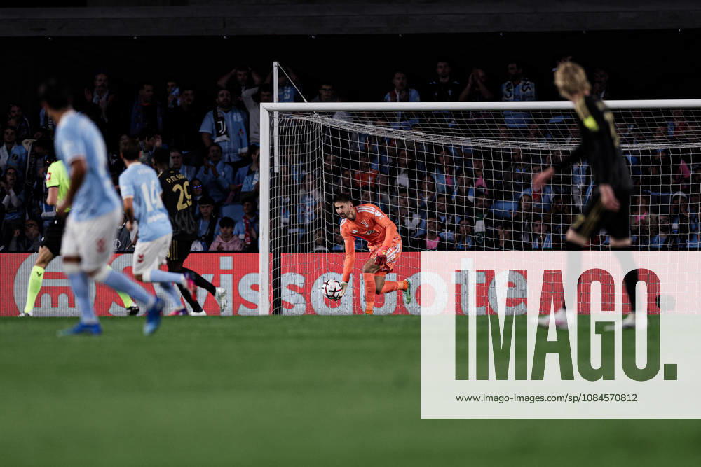 Guglielmo Vicario of Juventus makes a save during the UEFA Europa League 2026 27 League Phase MD2 match between Celta de Vigo and Juventus at Estadio de Balaidos. UEFA Europa League 2026 27 League Phase MD2 Celta De Vigo X Juventus - ZUMAe141 20261015_zsp_e141_007