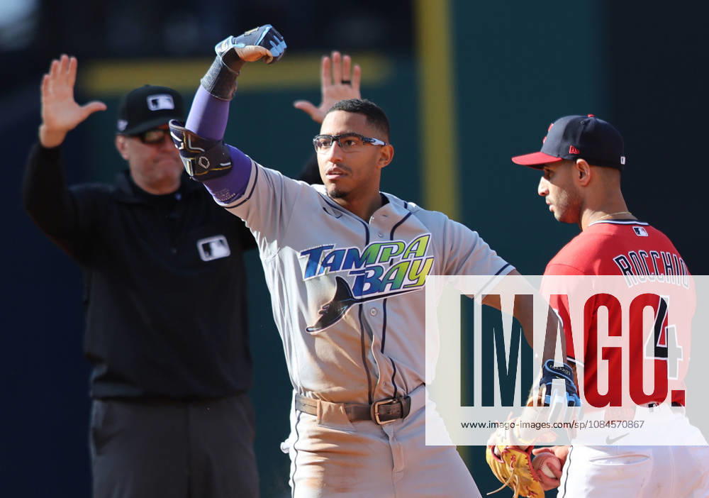 Tampa Bay Rays Richie Palacios (1) gestures from second base after hitting a double against the Cleveland Guardians in the eighth inning of game three of the MLB, Baseball Herren, USA American League Championship Series at Progressive Field in Cleveland, Ohio, on Thursday, October 15, 2026. CLE20261015739 AARONxJOSEFCZYK