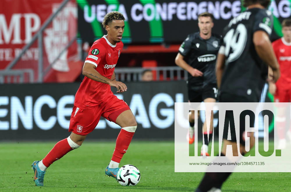 ENSCHEDE FC Twente midfielder Daouda Weidmann during the UEFA Conference League match between FC Twente and FC Thun at Grolsch Veste on October 15, 2026, in Enschede, the Netherlands PETER LOUS EYE4IMAGES DeFodi Images