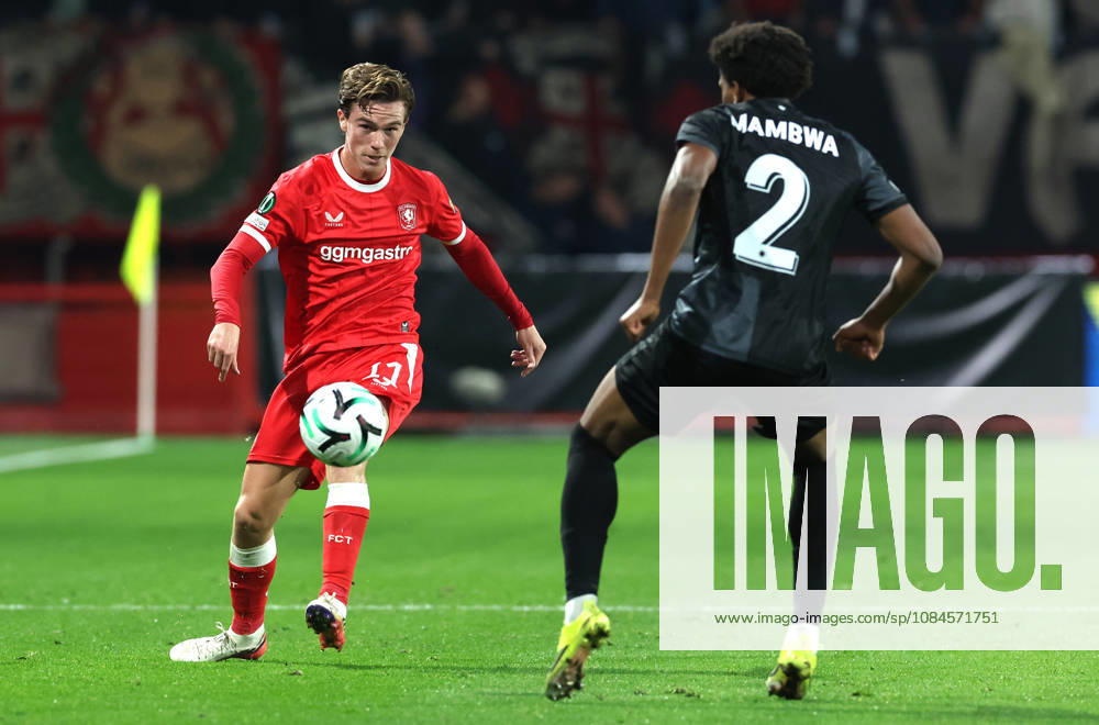 ENSCHEDE FC Twente forward Daan Rots during the UEFA Conference League match between FC Twente and FC Thun at Grolsch Veste on October 15, 2026, in Enschede, the Netherlands PETER LOUS EYE4IMAGES DeFodi Images