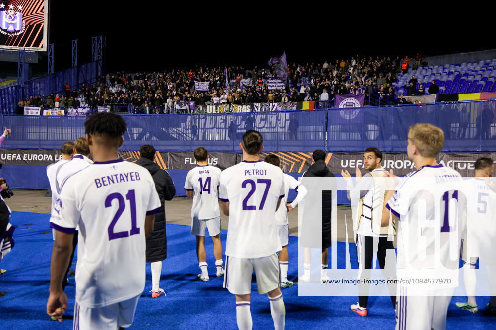 GNK Dinamo v RSC Anderlecht - UEFA Europa League 2026 27 League Phase MD2 Anderlecht players acknowledge fans after the UEFA Europa League 2026 27 League Phase MD2 match between GNK Dinamo and RSC Anderlecht at Stadion Maksimir on October 15, 2026 in Zagreb, Croatia. JosipxMikacic PIXSELL