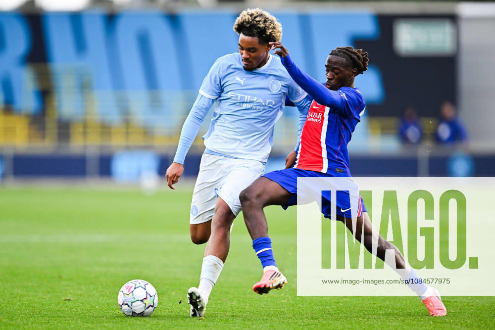 Floyd Samba of Manchester City is put under pressure by Vainqueur Nzinga of Paris Saint Germain during the UEFA Youth League football match between Manchester City and Paris Saint Germain at the Etihad Stadium in Manchester, England. (Photo by Will Palmer Sports Press Photo)