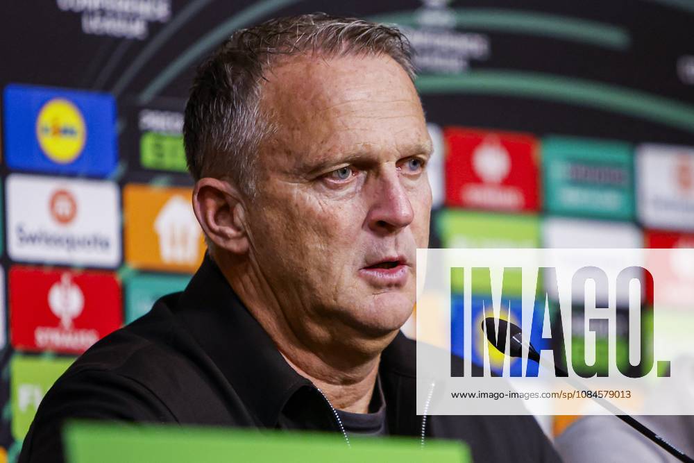 ENSCHEDE - FC Twente head coach John van den Brom gives an interview ahead of the UEFA Conference League match between FC Twente and FC Thun at De Grolsch Veste on October 15, 2026, in Enschede, the Netherlands. WART BRINKERHOF ANP UEFA Conference League 2026 27 ANPxSportx xMarcelxterxBalsxIVx 572568875 originalFilename: 572568875