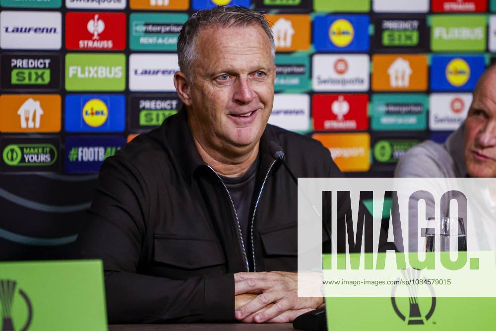 ENSCHEDE - FC Twente head coach John van den Brom gives an interview ahead of the UEFA Conference League match between FC Twente and FC Thun at De Grolsch Veste on October 15, 2026, in Enschede, the Netherlands. WART BRINKERHOF ANP UEFA Conference League 2026 27 ANPxSportx xMarcelxterxBalsxIVx 572568879 originalFilename: 572568879