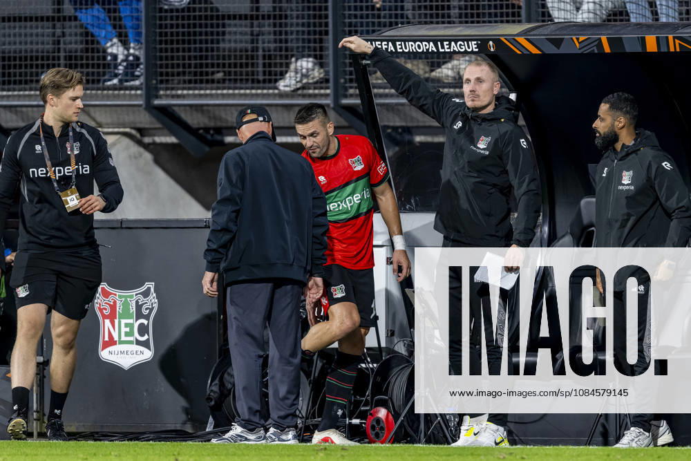 NIJMEGEN l NEC Nijmegen coach Dick Schreuder and NEC Nijmegen forward Duöan Tadic during the UEFA Europa League match between NEC and Levski Sofia at Stadion De Goffert on October 15, 2026, in Nijmegen, the Netherlands. Photo by DeFodi Images