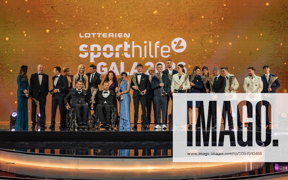 30 LOTTERIES Sporthilfe Gala: Final group photo with all male and female award recipients and presenters Vienna, Wiener Stadthalle, Vienna, Austria