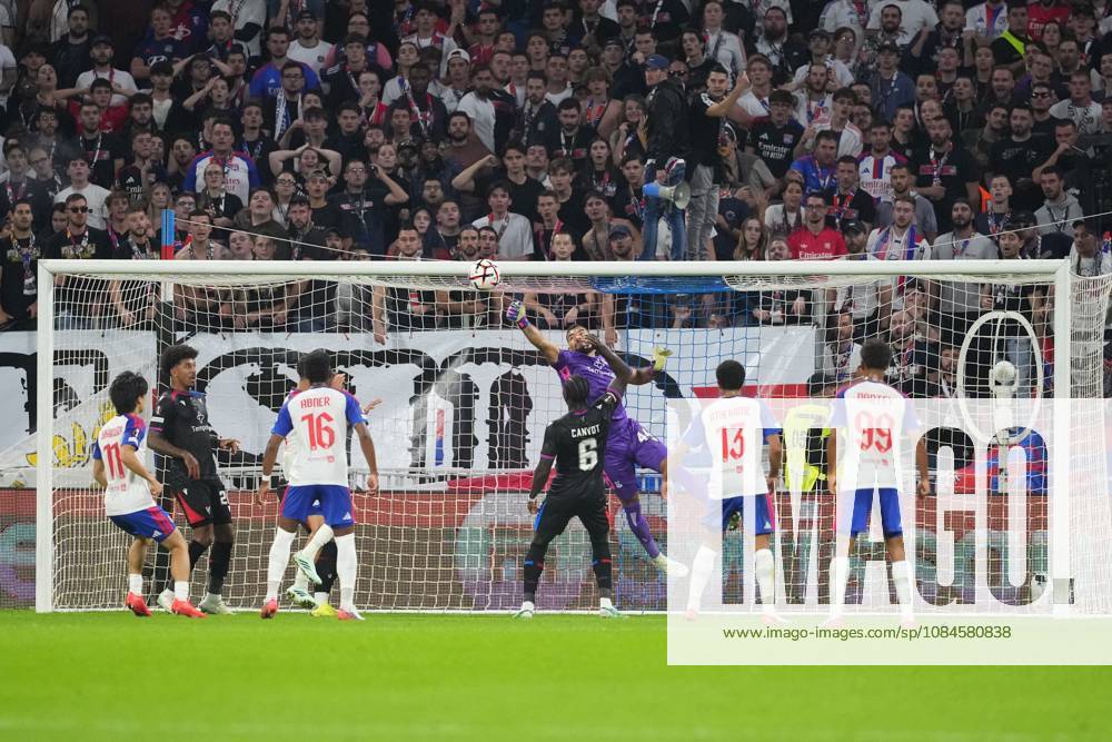 Walter Benitez of Crystal Palace punches the ball clear Lyon v Crystal Palace, UEFA Europa League, Football, Groupama Stadium, Lyon, France - 15 Oct 2026Lyon Groupama Stadium France