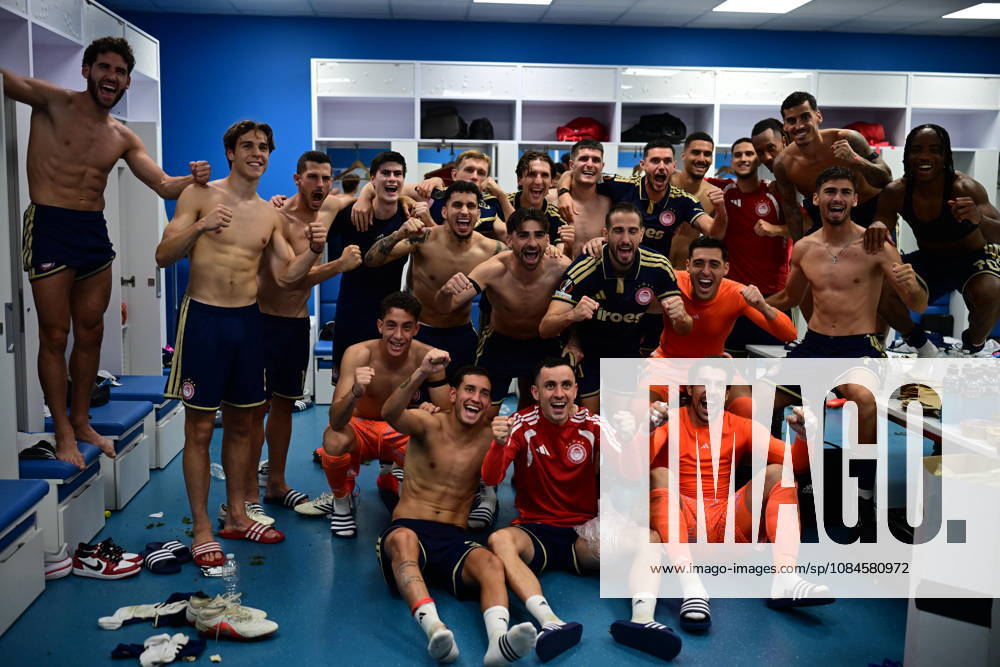 UEFA Europa League - Marseille vs Olympiacos - Players of Olympiacos celebrate in the locker rooms at the end of the UEFA Europa League phase Matchday 2 soccer match between Marseille vs Olympiacos in Stade Velodrome, Marseille, France, on 15 October 2026. IMAGO ONE INCH PRODUCTIONS MARSEILLE FRANCE