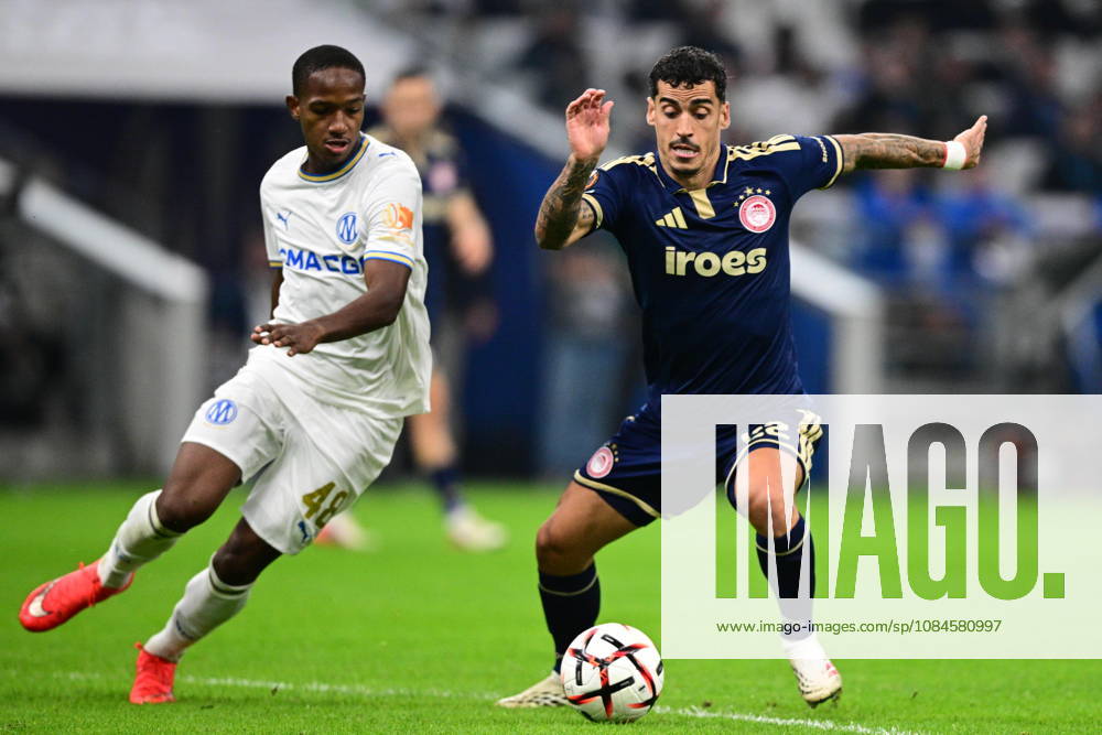 UEFA Europa League - Marseille vs Olympiacos - Chiquinho of Olympiacos in action against Keyliane Abdallah of Marseille during the UEFA Europa League phase Matchday 2 soccer match between Marseille vs Olympiacos in Stade Velodrome, Marseille, France, on 15 October 2026. IMAGO ONE INCH PRODUCTIONS MARSEILLE FRANCE