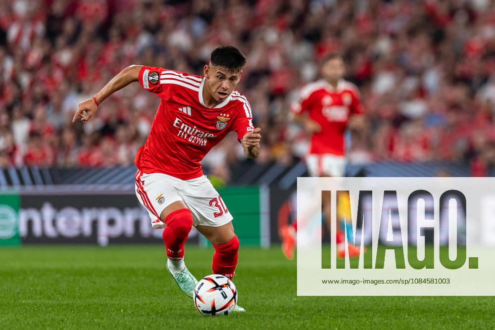 Claudio Echeverri of SL Benfica in action, with the ball during the UEFA Europa League match between SL Benfica and Celtic FC at Estadio da Luz on October 15, 2026 in Lisbon, Portugal. Lisbon Portugal - ZUMAs391 20261015_znp_s391_056
