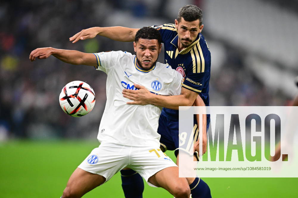 UEFA Europa League - Marseille vs Olympiacos - Remo Freuler of Olympiacos in action against of Marseille during the UEFA Europa League phase Matchday 2 soccer match between Marseille vs Olympiacos in Stade Velodrome, Marseille, France, on 15 October 2026. IMAGO ONE INCH PRODUCTIONS MARSEILLE FRANCE