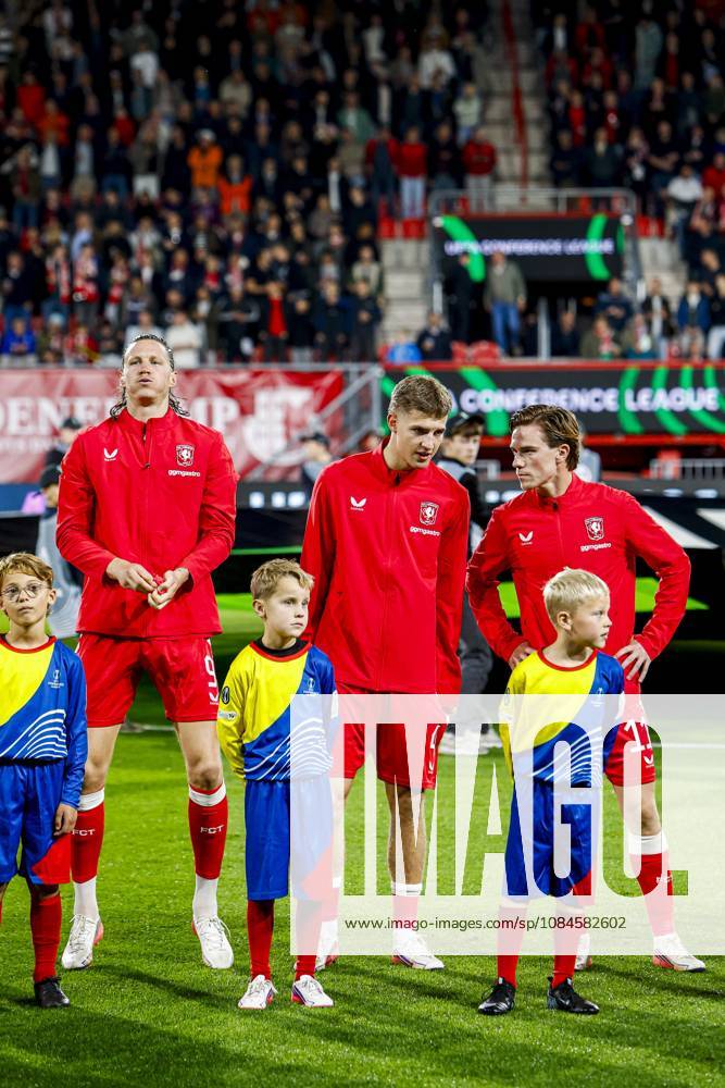 ENSCHEDE - (lr) Wout Weghorst of FC Twente, Ruud Nijstad of FC Twente, Daan Rots of FC Twente ahead of the UEFA Conference League match between FC Twente and FC Thun at De Grolsch Veste on 15 October 2026 in Enschede, the Netherlands. WART BRINKERHOF ANP UEFA Conference League 2026 27 ANPxSportx xMarcelxterxBalsxIVx 572579994 originalFilename: 572579994