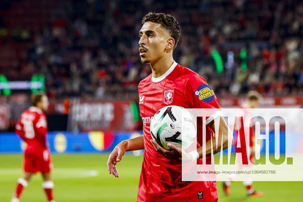 ENSCHEDE - Younes Taha of FC Twente ahead of the UEFA Conference League match between FC Twente and FC Thun at De Grolsch Veste on October 15, 2026 in Enschede, the Netherlands. WART BRINKERHOF ANP UEFA Conference League 2026 27 ANPxSportx xMarcelxterxBalsxIVx 572580293 originalFilename: 572580293