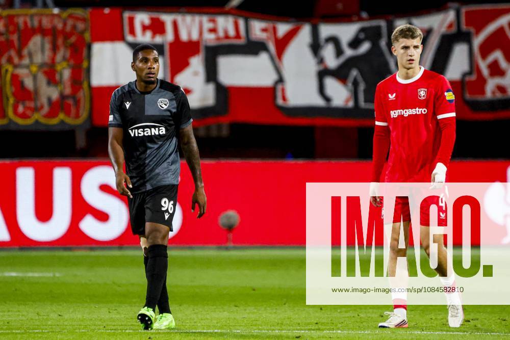 ENSCHEDE - Brighton Labeau of FC Thun and Ruud Nijstad of FC Twente during the UEFA Conference League match between FC Twente and FC Thun at De Grolsch Veste on October 15, 2026 in Enschede, Netherlands. WART BRINKERHOF ANP UEFA Conference League 2026 27 ANPxSportx xMarcelxterxBalsxIVx 572580562 originalFilename: 572580562