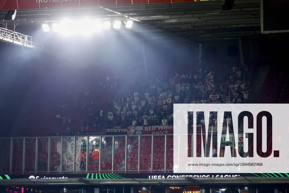ENSCHEDE - Supporters of FC Thun during the UEFA Conference League match between FC Twente and FC Thun at De Grolsch Veste on October 15, 2026 in Enschede, the Netherlands. WART BRINKERHOF ANP UEFA Conference League 2026 27 ANPxSportx xMarcelxterxBalsxIVx 572580625 originalFilename: 572580625