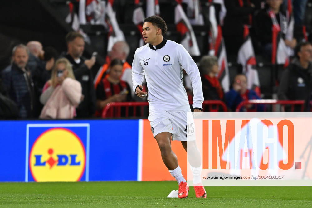 Bournemouth v Sturm Graz, Europa League Jacob Peter Hodl (43) of Sturm Graz warming up ahead of the Europa League match between Bournemouth and Sturm Graz at the Vitality Stadium, Bournemouth, UK on 15 October 2026. Bournemouth Vitality Stadium Dorset UK Editorial use only ,