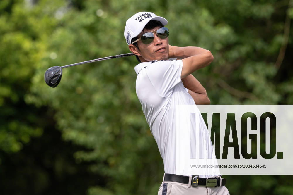 CHANG, Wei-lun from Taiwan. Round 2 in the Macao Open Golf at Macau Golf & Country Club. Coloane China - ZUMAr144 20261016_zap_r144_023