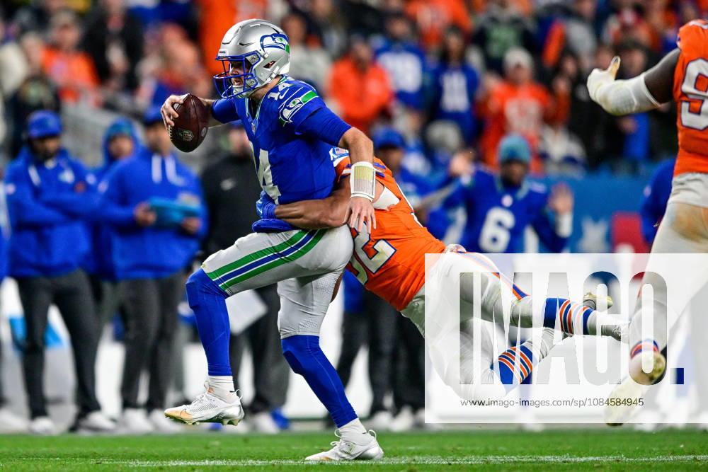 DENVER, CO - OCTOBER 15: Seattle Seahawks quarterback Sam Darnold (14) is sacked by Denver Broncos linebacker Jonah Elliss (52) during a game between the Seattle Seahawks and the Denver Broncos at Empower Field at Mile High on October 15, 2026 in Denver, Colorado. (Photo by Dustin Bradford Icon Sportswire) NFL, American Football Herren, USA OCT 15 Seahawks at Broncos Icon132261015025