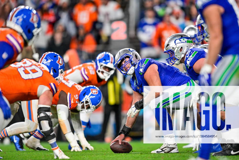 DENVER, CO - OCTOBER 15: Seattle Seahawks center Jalen Sundell (61) lines up against the Denver Broncos defense during a game at Empower Field at Mile High on October 15, 2026 in Denver, Colorado. (Photo by Dustin Bradford Icon Sportswire) NFL, American Football Herren, USA OCT 15 Seahawks at Broncos Icon132261015029