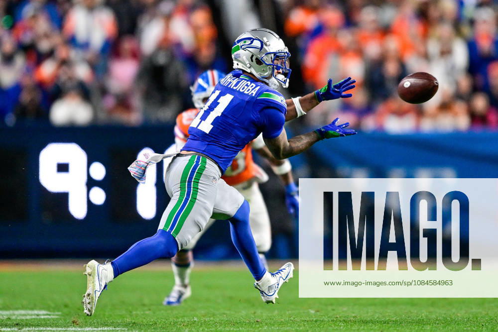 DENVER, CO - OCTOBER 15: Seattle Seahawks wide receiver Jaxon Smith-Njigba (11) catches a pass in the fourth quarter during a game between the Seattle Seahawks and the Denver Broncos at Empower Field at Mile High on October 15, 2026 in Denver, Colorado. (Photo by Dustin Bradford Icon Sportswire) NFL, American Football Herren, USA OCT 15 Seahawks at Broncos Icon132261015031